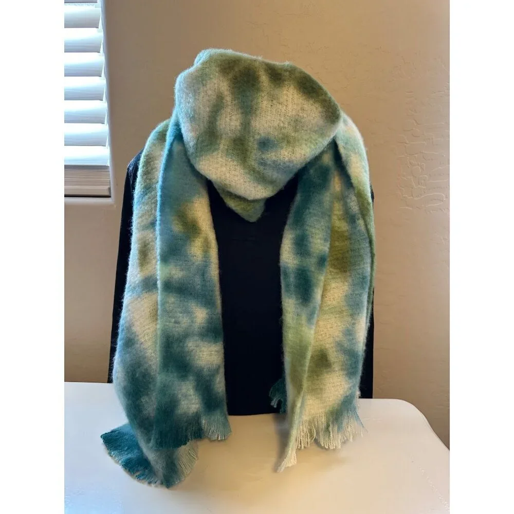 Laundry by Shelli Segal Women’s Tie-Dye  oversized scarf 82”long by 16”wide NWT